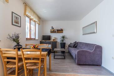Apartmanok családok részére medencével Krnica, Marcana - 26081