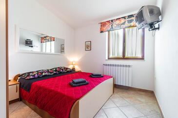 Apartmanok családok részére medencével Krnica, Marcana - 26081