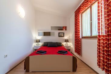 Apartmanok családok részére medencével Krnica, Marcana - 26081