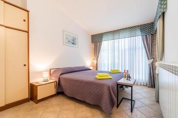 Apartmanok családok részére medencével Krnica, Marcana - 26081
