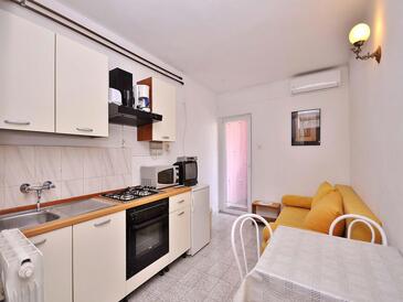Apartmaji z bazenom za družine z otroci Rovinj - 26094