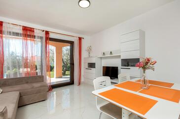 Apartamentos con piscina adecuados para familias con niños Pula - 26096
