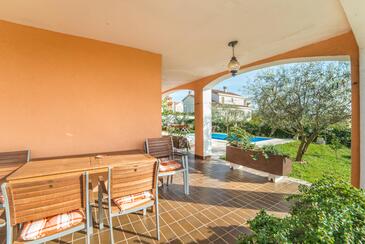 Apartamentos con piscina adecuados para familias con niños Pula - 26096