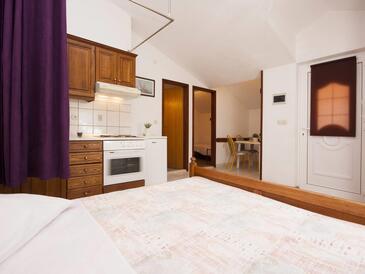 Apartmány s parkovištěm Rogoznica - 26104