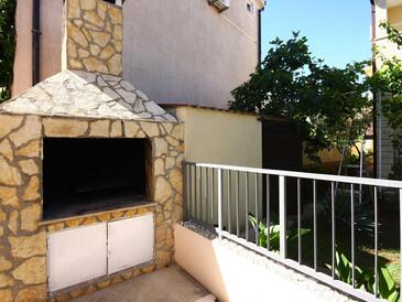 Apartmány s parkovištěm Rogoznica - 26104