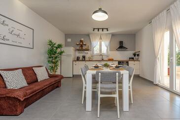 Apartmanok családok részére medencével Rogoznica - 26106