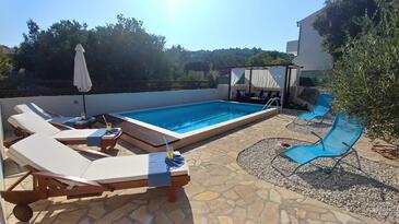 Ferienwohnungen mit Pool für Familien Rogoznica - 26106 Adriatic.hr