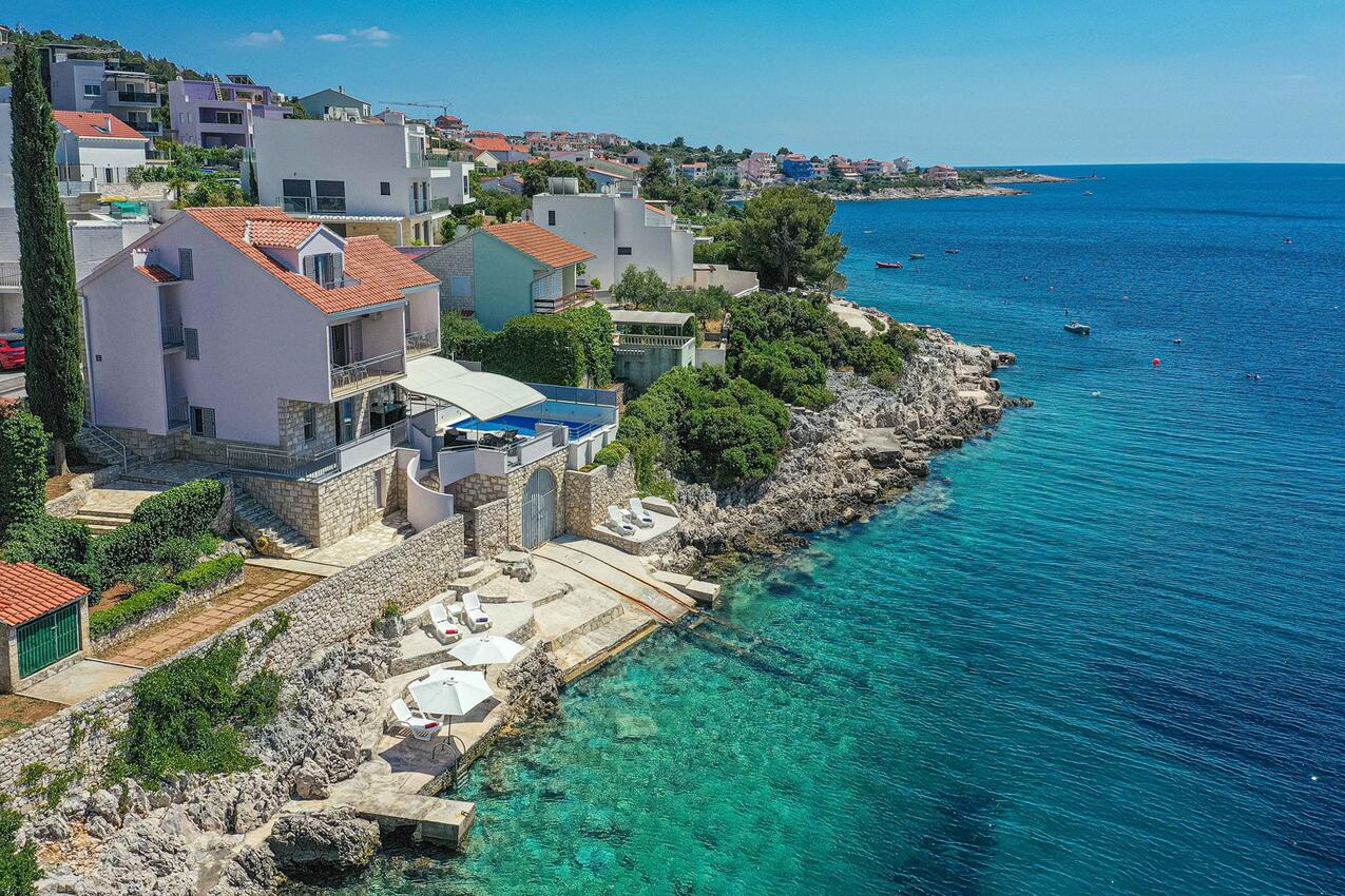 Seaside family friendly house with a swimming pool Rogoznica - 26110