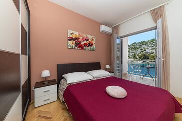 Seaside family friendly house with a swimming pool Rogoznica - 26110