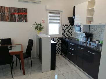 Апартаменти з паркуванням Ражань - Ražanj, Рогозніца - Rogoznica - 26130