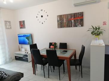 Lejlighedens parkeringsplads Razanj, Rogoznica - 26130
