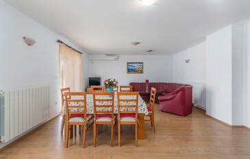 Leiligheter med parkering Peroj, Fazana - 26134