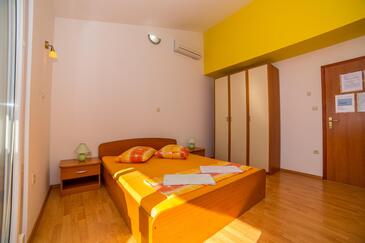 Családi apartmanok a tenger mellett Lokva Rogoznica, Omis - 26136
