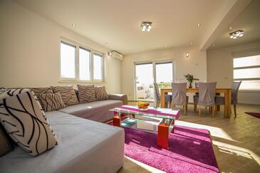 Kétszobás apartman Lokva Rogoznica, Omis (A-26136-d(