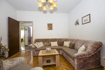Apartmaji s parkingom Selce, Crikvenica - 26138