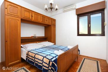 Apartments by the sea Podgora, Makarska - 2614