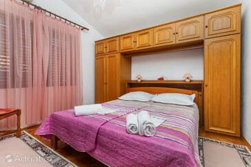 Apartments by the sea Podgora, Makarska - 2614