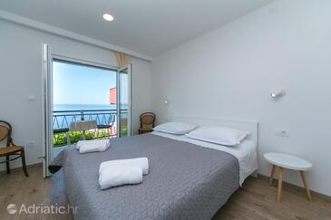 Apartments by the sea Podgora, Makarska - 2614