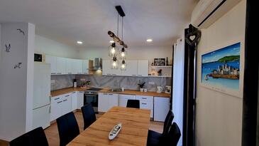 Apartmaji s parkingom Rab - 26142