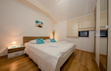 Apartmani uz more Rab - 26147