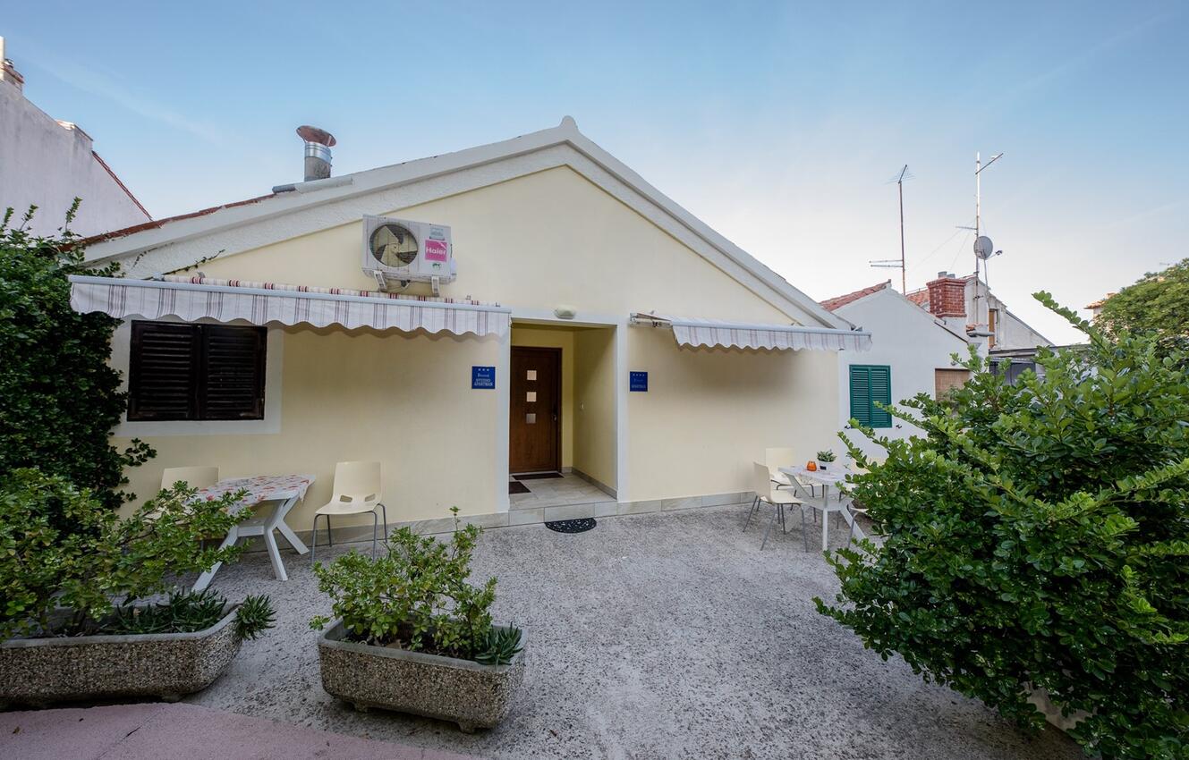 Apartmani uz more Rab - 26147