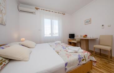 Apartmány s parkovištěm Rab - 26153