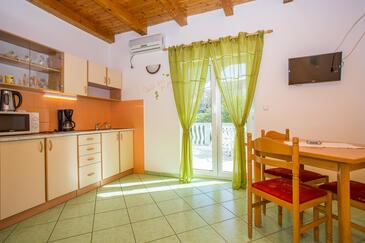 Apartamente şi camere cu parcare Senj - 26174