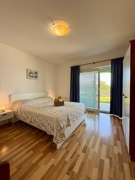 Ferienwohnungen und Zimmer mit Parklplatz Senj - 26174