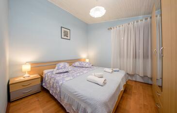 Apartamentos con parking Rab - 26175