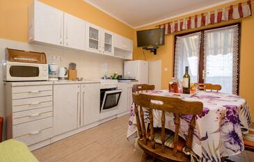 Lejlighedens parkeringsplads Rab - 26175