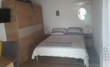 Apartamenty z parkingiem Jezera, Murter - 26180