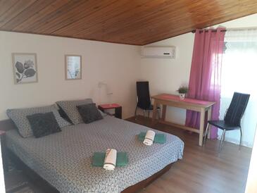 Apartamenty z parkingiem Jezera, Murter - 26180