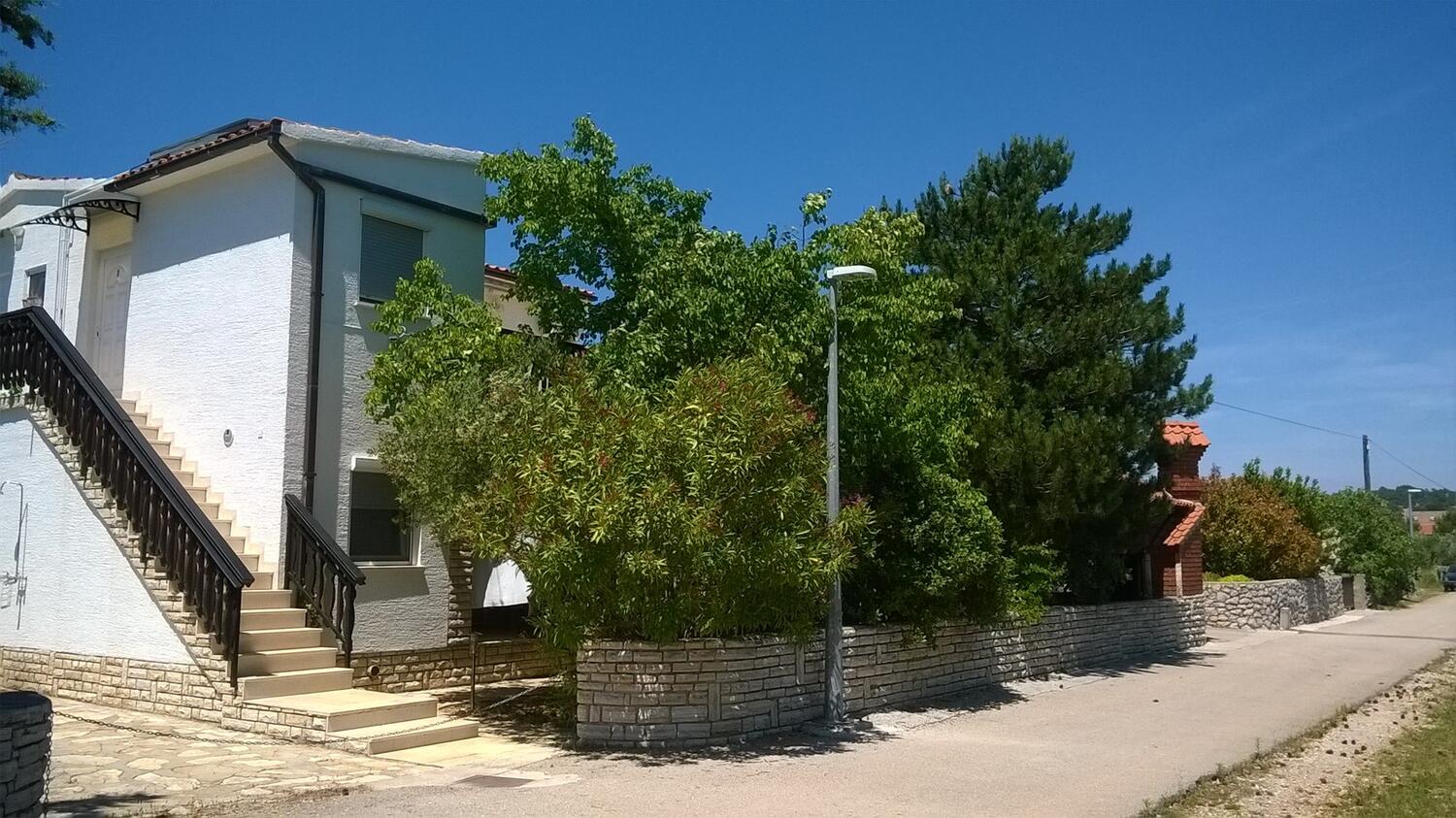 Apartamenty z parkingiem Jezera, Murter - 26180