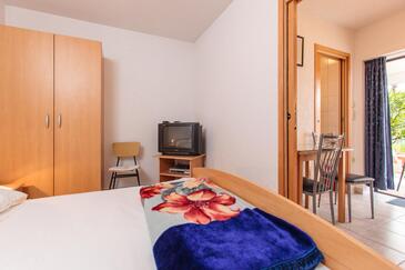 Apartamentos junto al mar Vinisce, Trogir - 26190