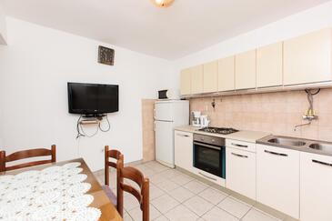 Apartamentos junto al mar Vinisce, Trogir - 26190