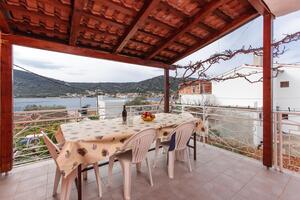 Apartamento de cuatro habitaciones Vinisce Apartamento de cuatro habitaciones Vinisce, Trogir (A-26190-b(