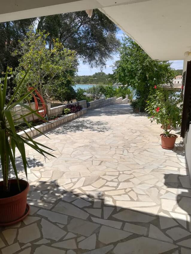 Courtyard - Apartments by the sea Lovište, Pelješac