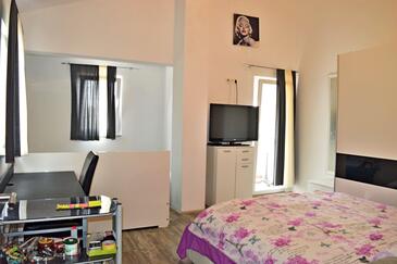 Apartments with parking space Seline, Paklenica - 26203