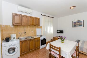 Apartamentos con parking Postira, Brac - 26213