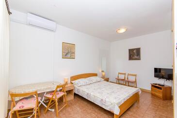 Apartamentos con parking Postira, Brac - 26213