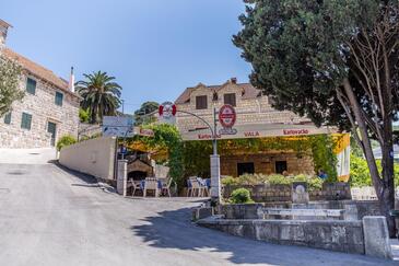 Apartments and rooms by the sea Splitska, Brač - 26223 Adriatic.hr