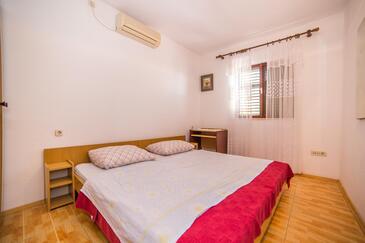 Ferienwohnungen und Zimmer am Meer Splitska, Brac - 26223