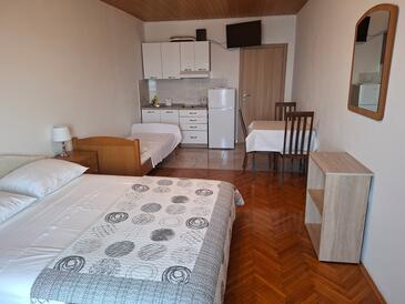 Seaside apartments with a swimming pool Lokva Rogoznica, Omiš - 26239