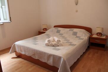 Apartments by the sea Zaostrog, Makarska - 2625