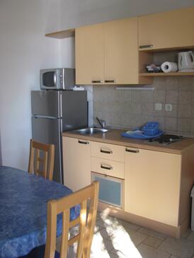 Apartments by the sea Zaostrog, Makarska - 2625