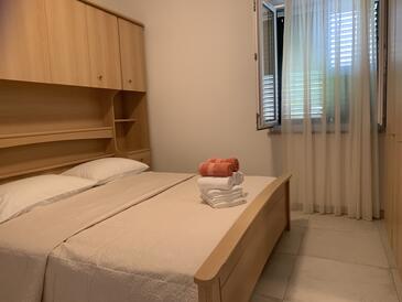 Apartments by the sea Zaostrog, Makarska - 2625