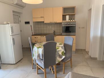 Apartments by the sea Zaostrog, Makarska - 2625