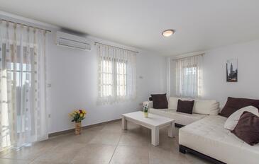 Family friendly house with a swimming pool Kanfanar, Central Istria - Središnja Istra - 26253