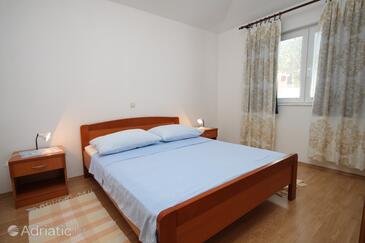 Apartments with parking space Bratuš, Makarska - 2627