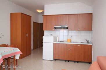 Apartments with parking space Bratuš, Makarska - 2627